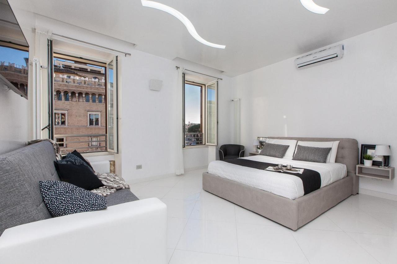 Piazza Venezia White Rom