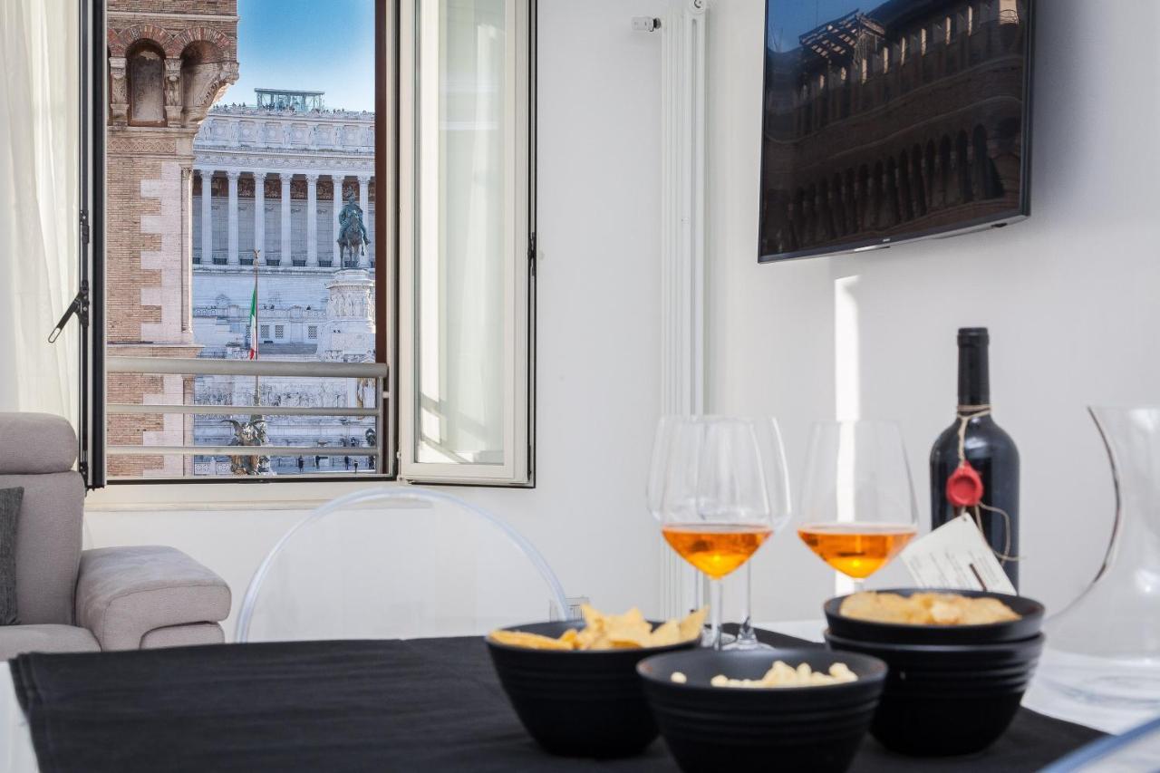 Piazza Venezia White Apartment Rom
